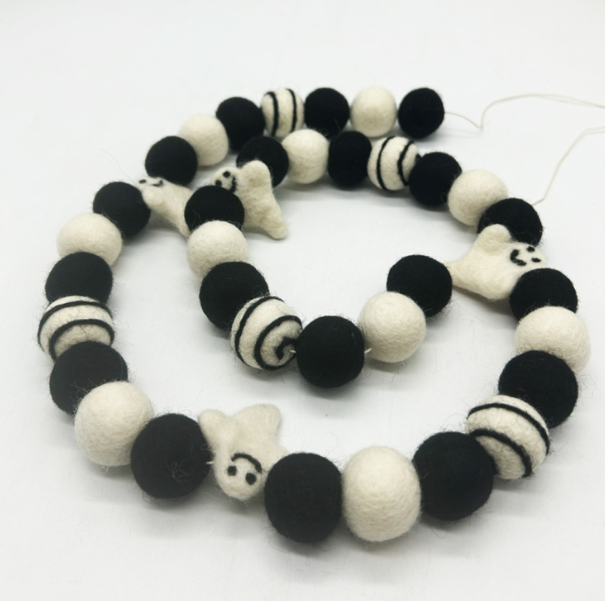 Handmade Needle-Felted Ghost Garland – Monochrome Halloween Pom Pom Decor